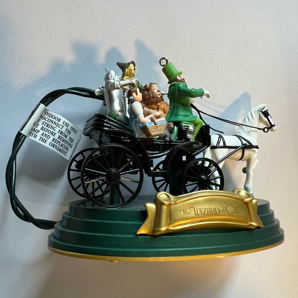 Hallmark Wizard of Oz. Horse of a different color. - Picture 9 of 11